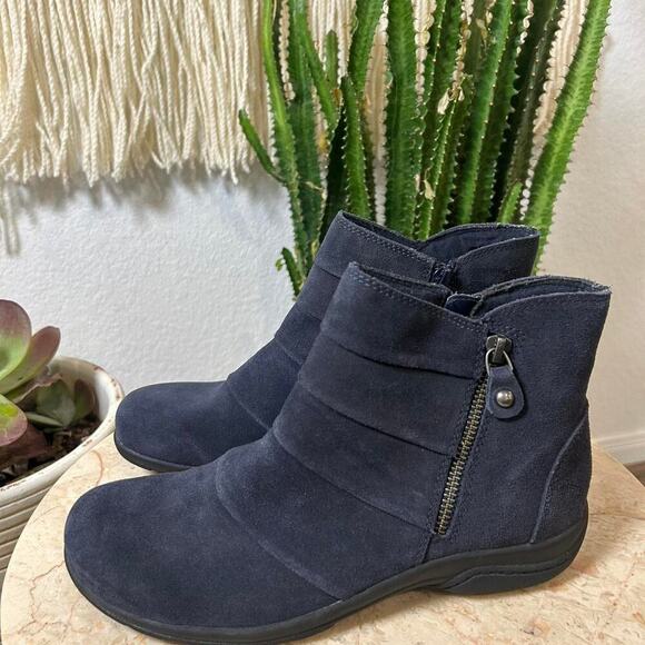 Clarks Navy Suede Christine Sway Water Resistant Ankle Boots 7.5 - Picture 1 of 7